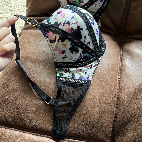 VS Very Sexy Push Up - Picture 4 of 4